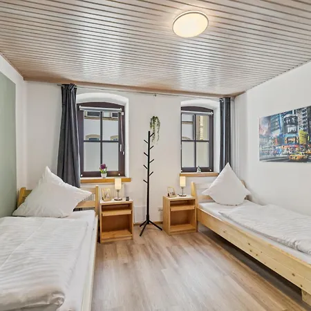 2br, 4 Beds, Tv, Kitchen & Free Parking *