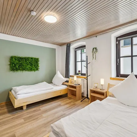 2br, 4 Beds, Tv, Kitchen & Free Parking *