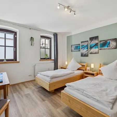 2br, 4 Beds, Tv, Kitchen & Free Parking Apartment